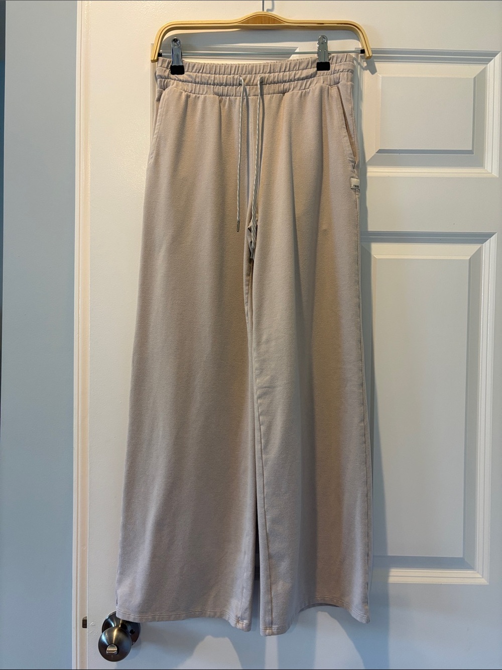 Vuori Women’s Wide-Leg Drawstring Sweatpants in Light Taupe